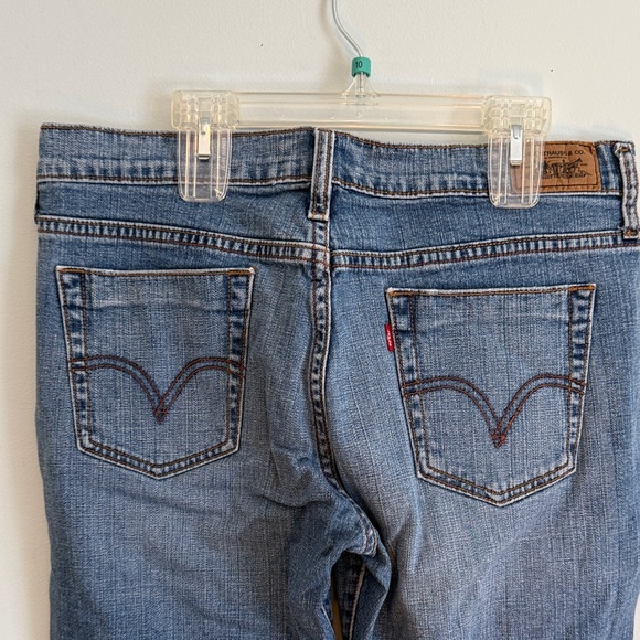 Women’s Levi Blue Denim Capri Jeans - Picture 5 of 5